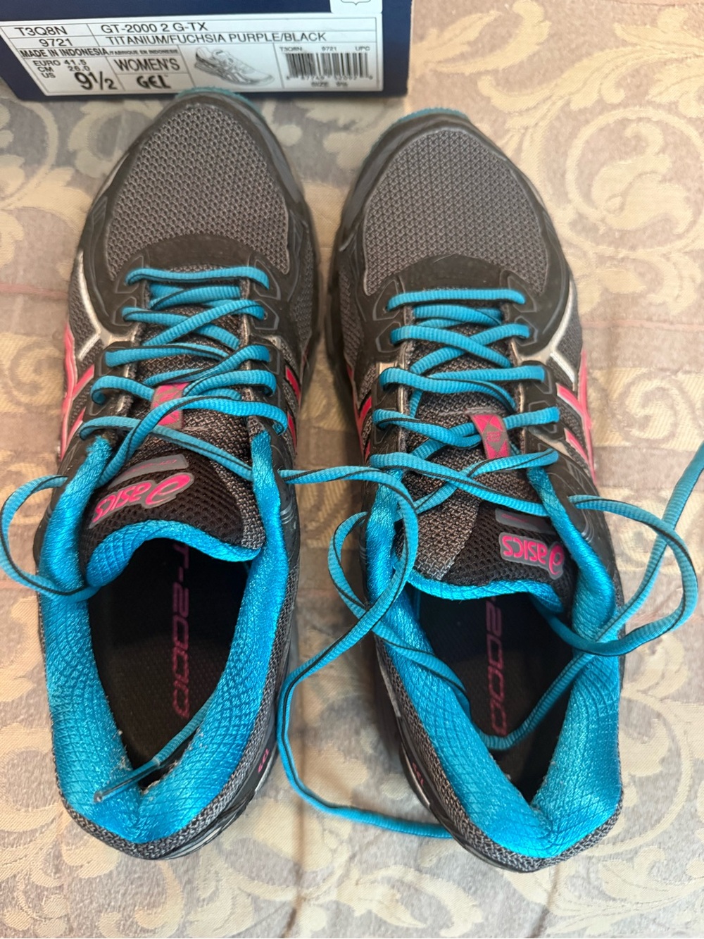 ASICS WATERPROOF Women's Gray Running Shoes with Pink and Teal Accents, size 9.5